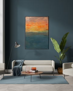 Kunstwerk an Wand hinter Sofa